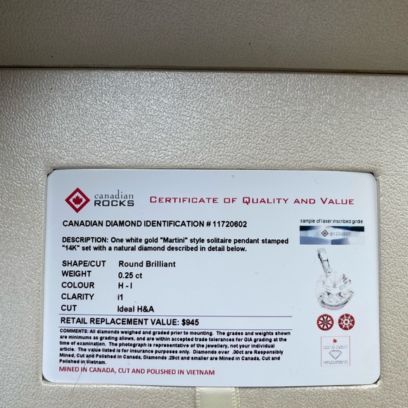 Jewelry - 25 C round brilliant pendant on a white 24k gold, delicate and classy chain